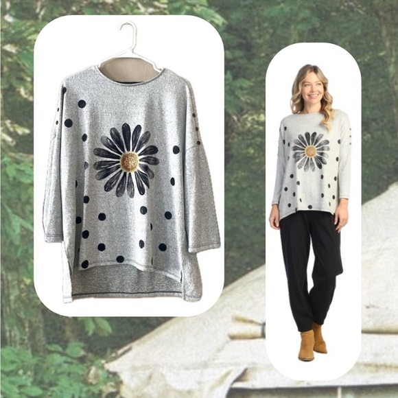 (top) 🏷️ 🆕🎉 gray knit flower tunic with side slits & flower - Picture 3 of 12